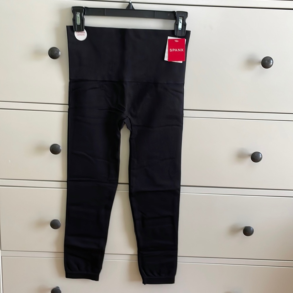 Spanx: Look at Me Now Seamless Cropped Leggings